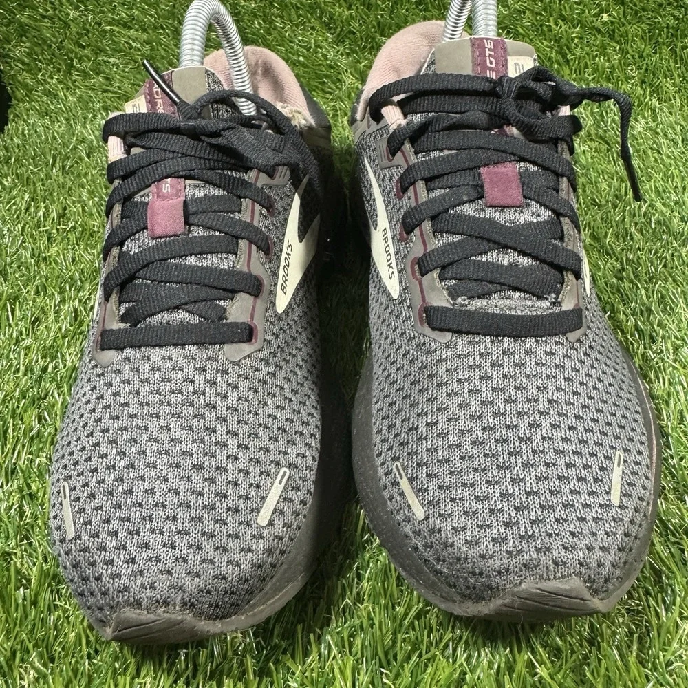 Brooks Adrenaline GTS 22 Women's Size 8 D (Wide) Running Shoes Pearl Black
